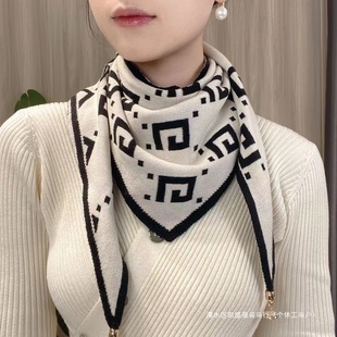 Women's Scarf 2024 New Autumn and Winter Magnetic Buckle Triangle High-grade Small Scarf All-match Warm Neck Protection Scarf