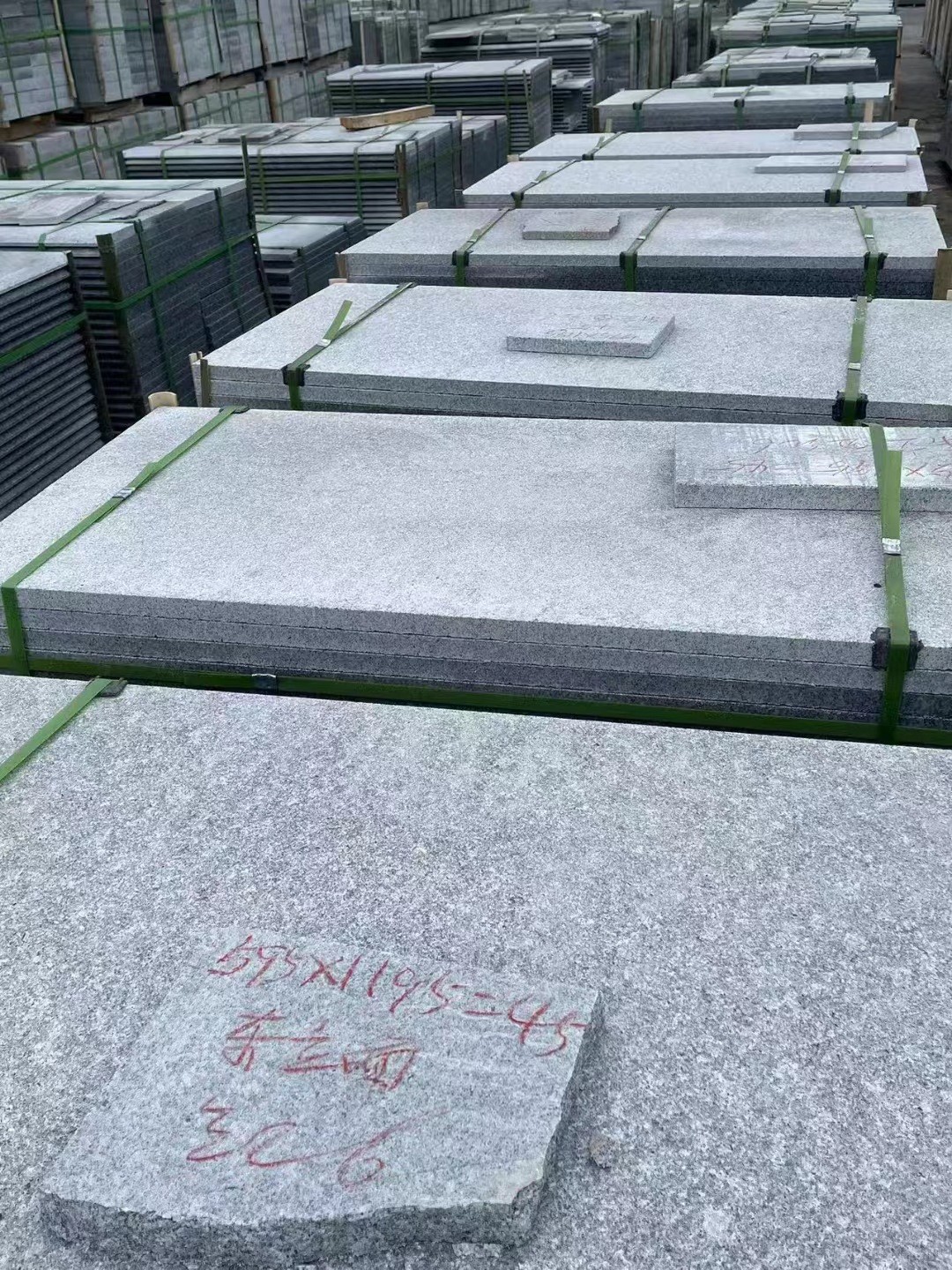 花岗岩芝麻白黄锈石黄金麻火烧板芝麻灰芝麻黑大理石路沿石侧石-阿里巴巴