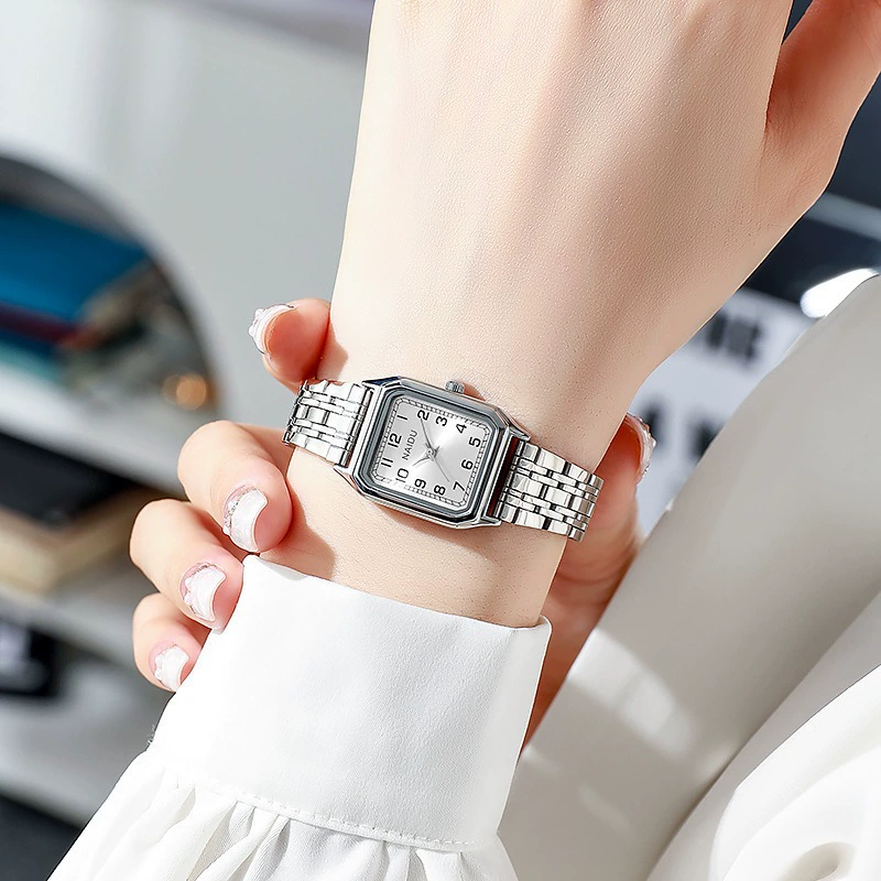 Женские часы Square Quartz с металлическим корпусом и браслетом, стиль легкой роскоши, 18 см