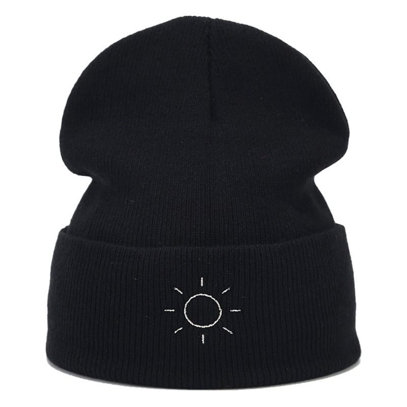 El otoño y el invierno nuevo sol simple bordado moda rizador pelo sombrero hombres y mujeres personalidad de la calle simple lana sombrero de punto