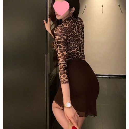 Early autumn, light luxury, high-end feeling, slimming, foreign style, leopard print, long-sleeved strap shirt + hip skirt two-piece set