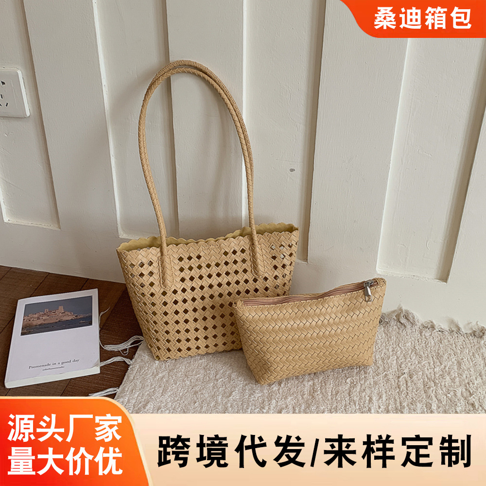 Retro summer capacious one-shoulder bag