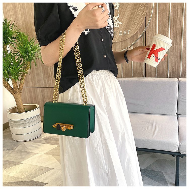 Women's Medium Pu Leather Solid Color Elegant Vintage Style Lock Clasp Square Bag display picture 16