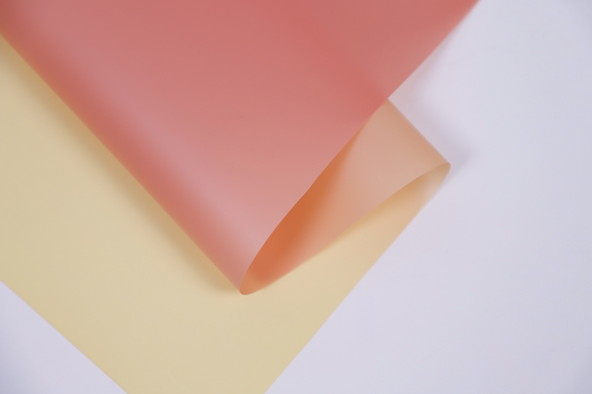 LiZhiRan Qixi nuevo caramelo color gradiente de plástico impermeable papel de embalaje de flores papel de embalaje de ramo