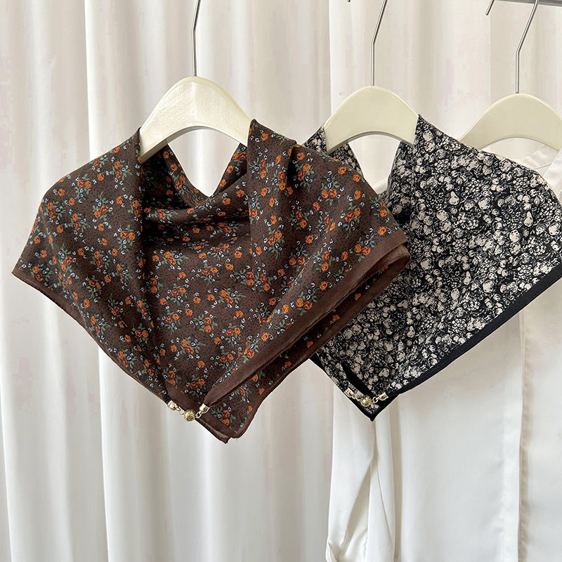 Otoño e invierno nueva pequeña bola dorada hebilla magnética bufanda cuadrada de algodón y lino elegante versátil bufanda de protección de cuello multifuncional para mujer EN VIVO caliente