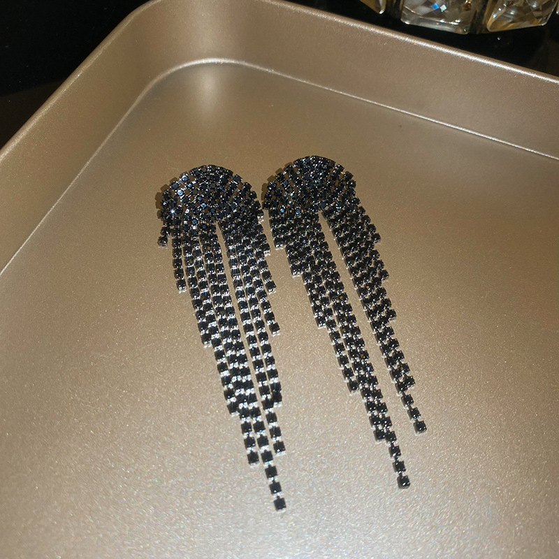 Pendientes de borla de gota de agua de diamante de viento oscuro largo de aguja de plata Pendientes de moda de lujo ligero Pendientes exagerados de temperamento de alta calidad