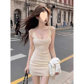 方领无袖连衣裙女2025新款夏季爆款性感包臀短裙蕾丝拼接修身裙子