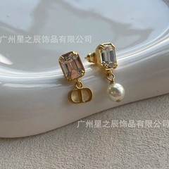Dijia D ファミリーレター CD スクエアダイヤモンドパール非対称イヤリング女性用氷砂糖イヤリング女性用工場卸売