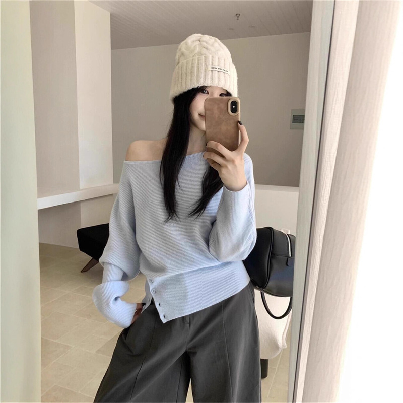 Blue Off-Shoulder Long-Sleeved Knitwear for Women, a Beautiful Early Autumn Korean Style Short Top with a Sense of Atmosphere