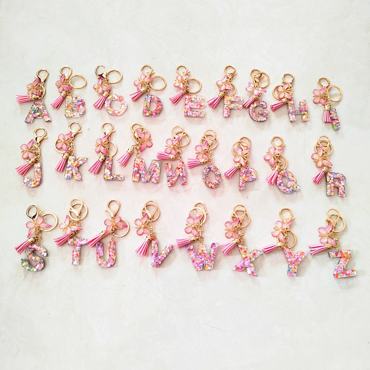 En stock transfronterizo resina letras inglesas epoxi joyería europea y americana popular mariposa adornos amor lentejuelas llavero