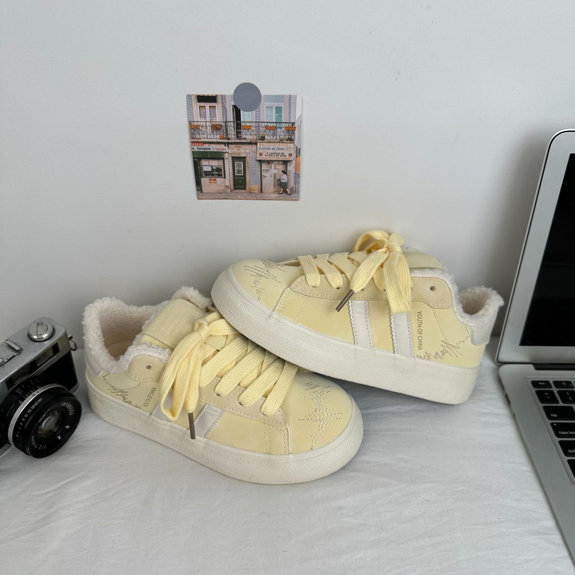 Onda lejana más zapatos de terciopelo zapatos casuales de mujer 2024 invierno nuevo estilo todo-fósforo ins nicho cálido ropa exterior zapatos de algodón cabello