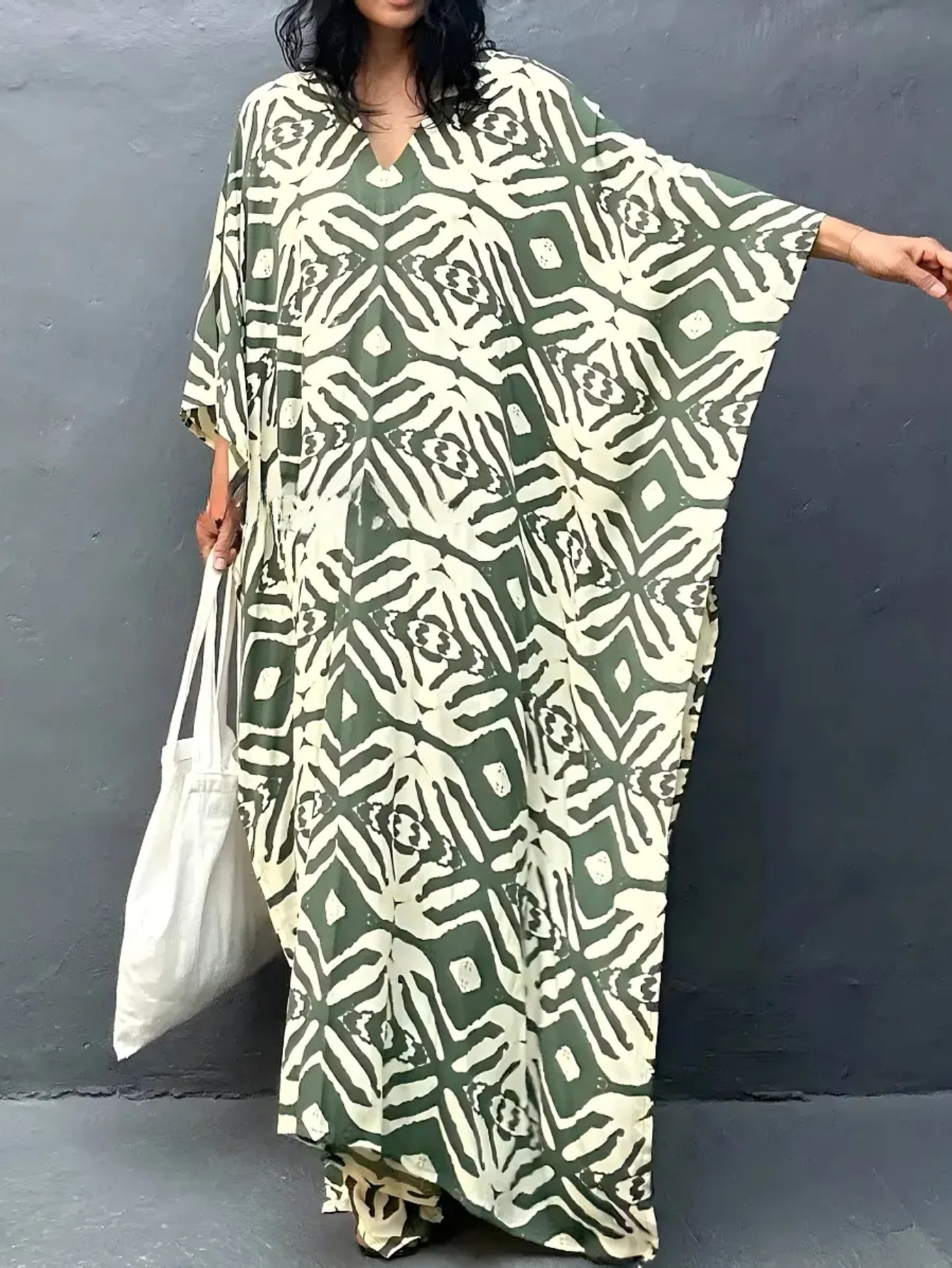 Blusa de playa con cuello en V de rayón europeo y americano transfronterizo, falda larga con mangas de murciélago de gran tamaño, traje de baño, camisa suelta de protección solar de vacaciones 25622