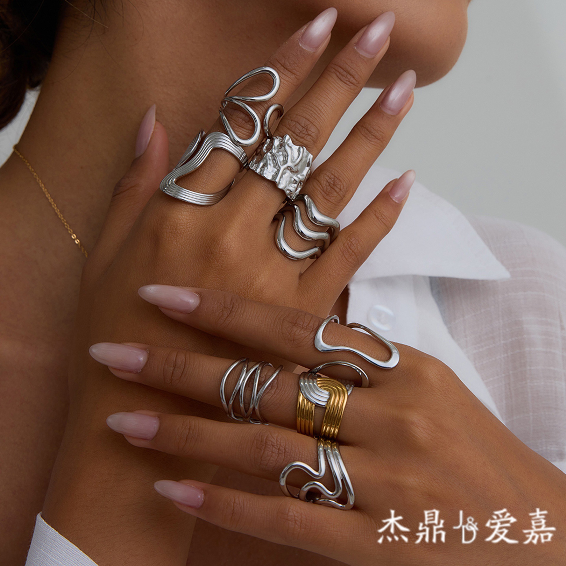 Jieding anillo europeo y americano, acero de titanio, joyas que no se desvanece, lujo ligero, anillos de alta calidad, joyas de acero inoxidable, anillos transfronterizos