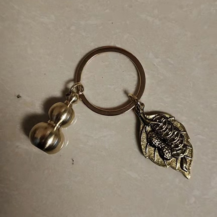 Puesto de venta caliente en lugares escénicos Cinco emperadores dinero latón llavero de coche calabaza de cobre joyería colgante regalo de evento