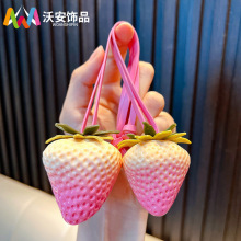 仿真粉草莓包包挂件立体树脂钥匙扣可爱小草莓钥匙挂饰小礼品批发