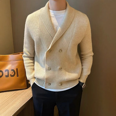 重いポンドのビジネスの正装の紳士服のニットのオーバーの男性の青果の襟の双列のボタンのセーターは秋冬を保温します。