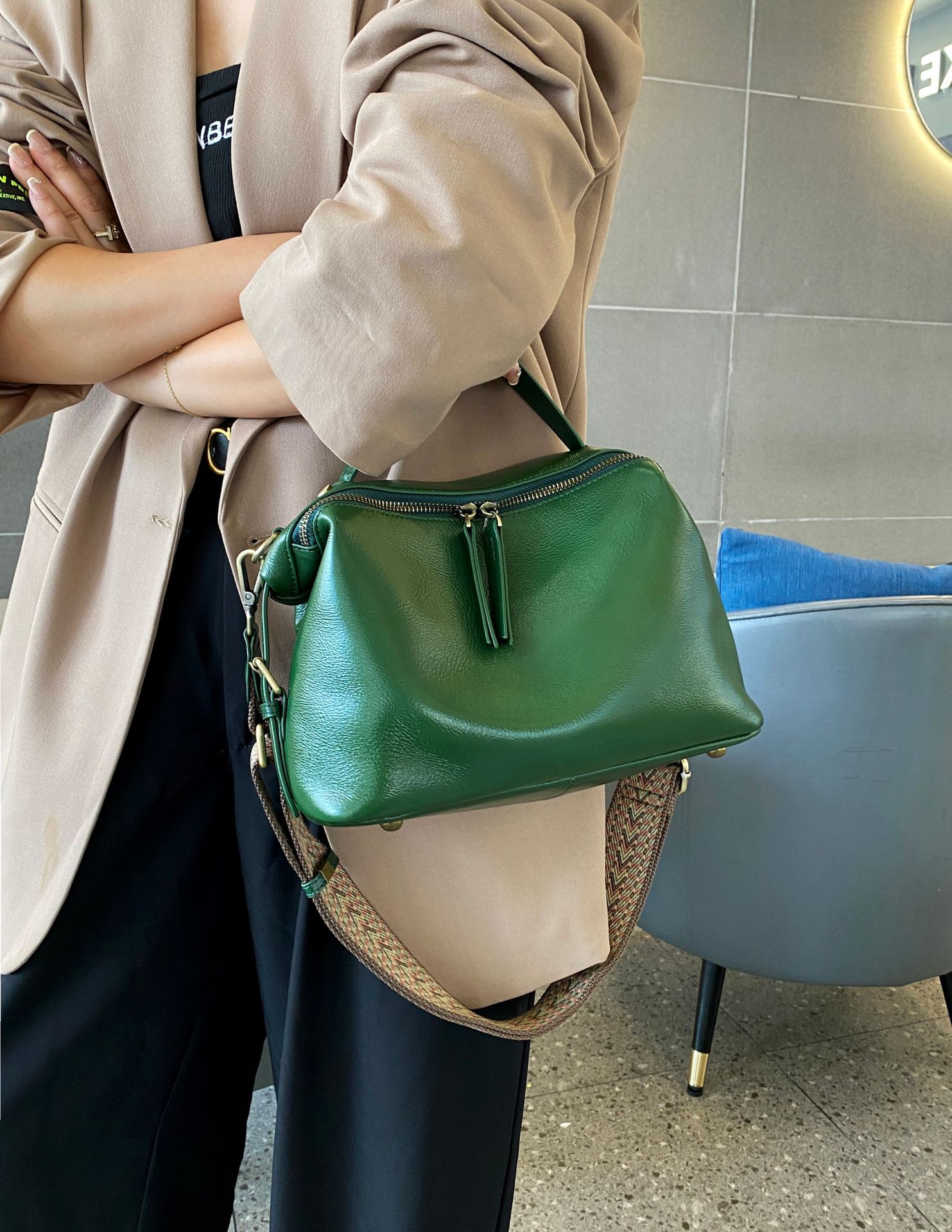 Plant tanned top layer cowhide, niche and versatile single shoulder crossbody minimalist women's zippered dumpling bag,_voghion.com