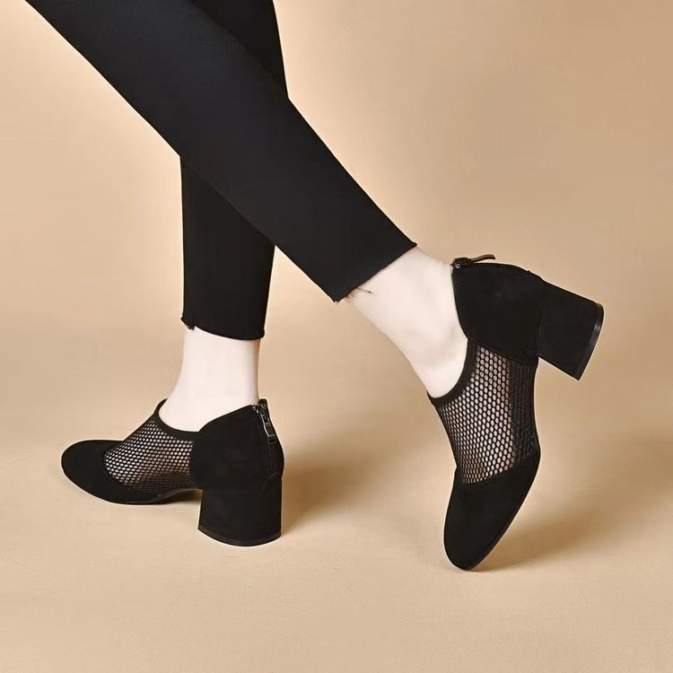 2025 New Spring and Summer Women's Shoes Mesh Hollow Thick Heel Sandals Breathable Mom Sandals Medium Heel Women's Mesh Shoes