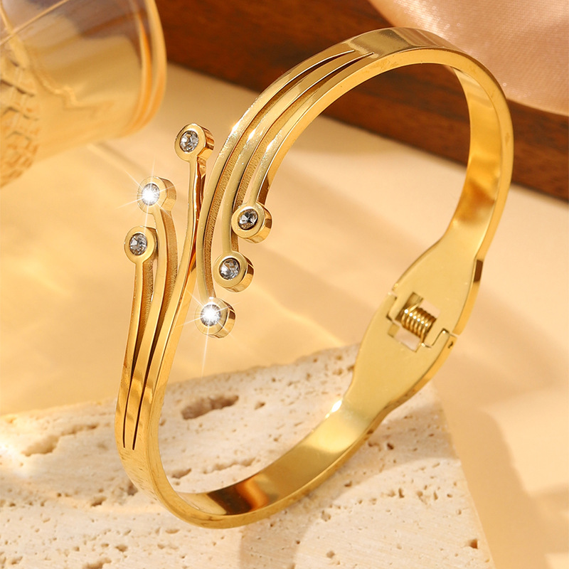 Brazalete de acero de titanio para mujeres de alta calidad brilla de diamante brazalete de apertura diseño de personalidad de acero de titanio no desvanecer brazalete de joyería image 3