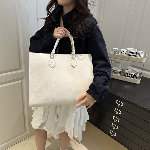 Fashionable retro capacious summer solid color one-shoulder bag for…