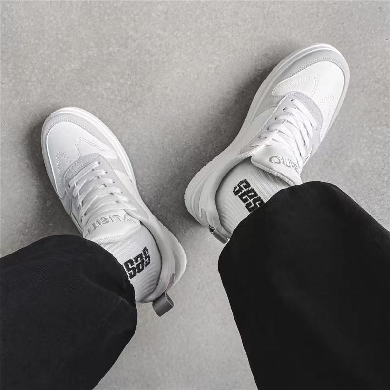 Zapatos de moda para hombres 2024 primavera nuevos zapatos de transmisión en vivo diseño de nicho casual popular en línea deportes zapatos blancos zapatos de mesa