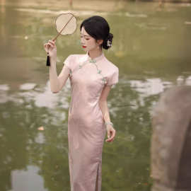 新中式小众设计复古旗袍女夏季2024新款连肩短袖国风连衣裙长粉色