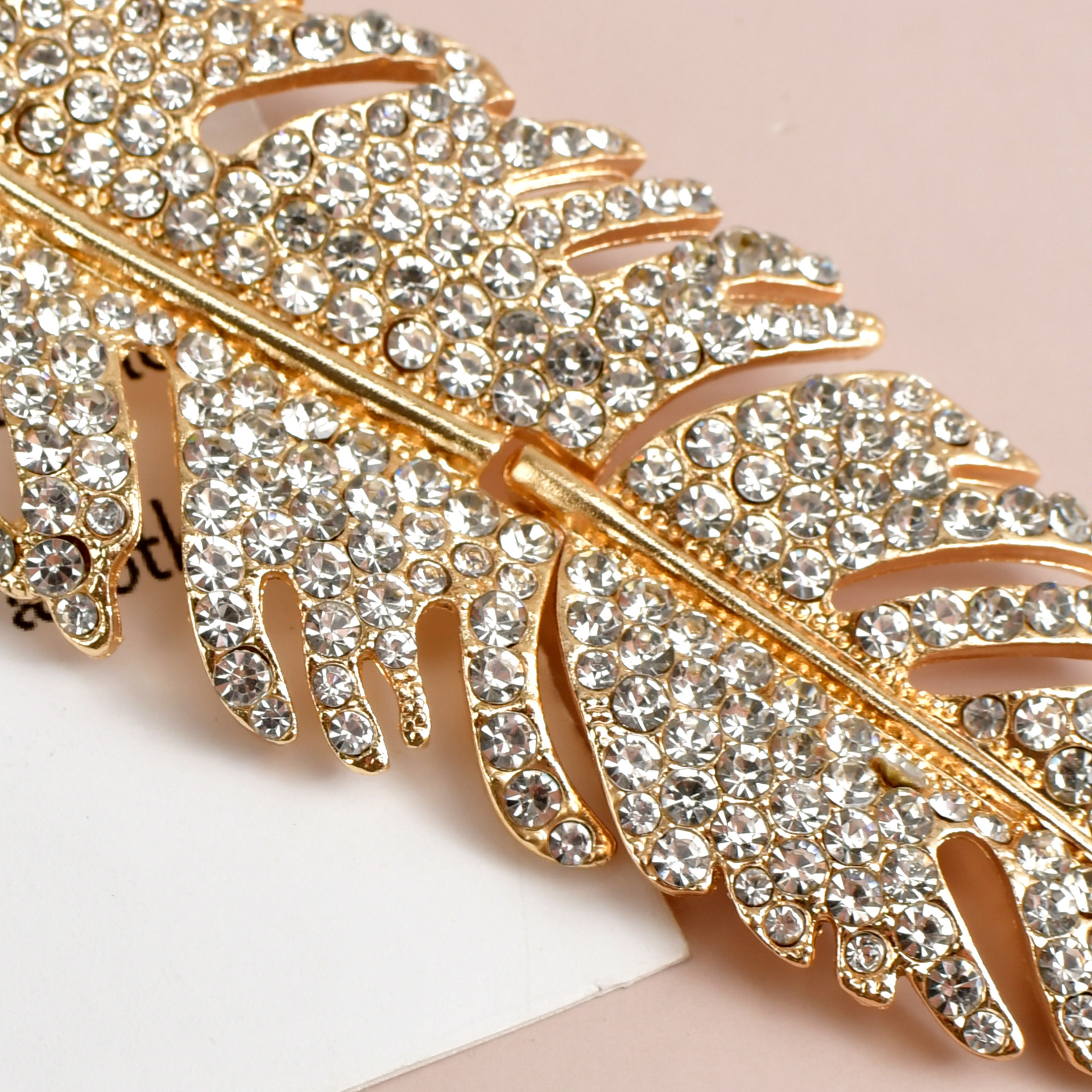 Llavero de lujo vintage con pluma y strass para mujer_voghion.com