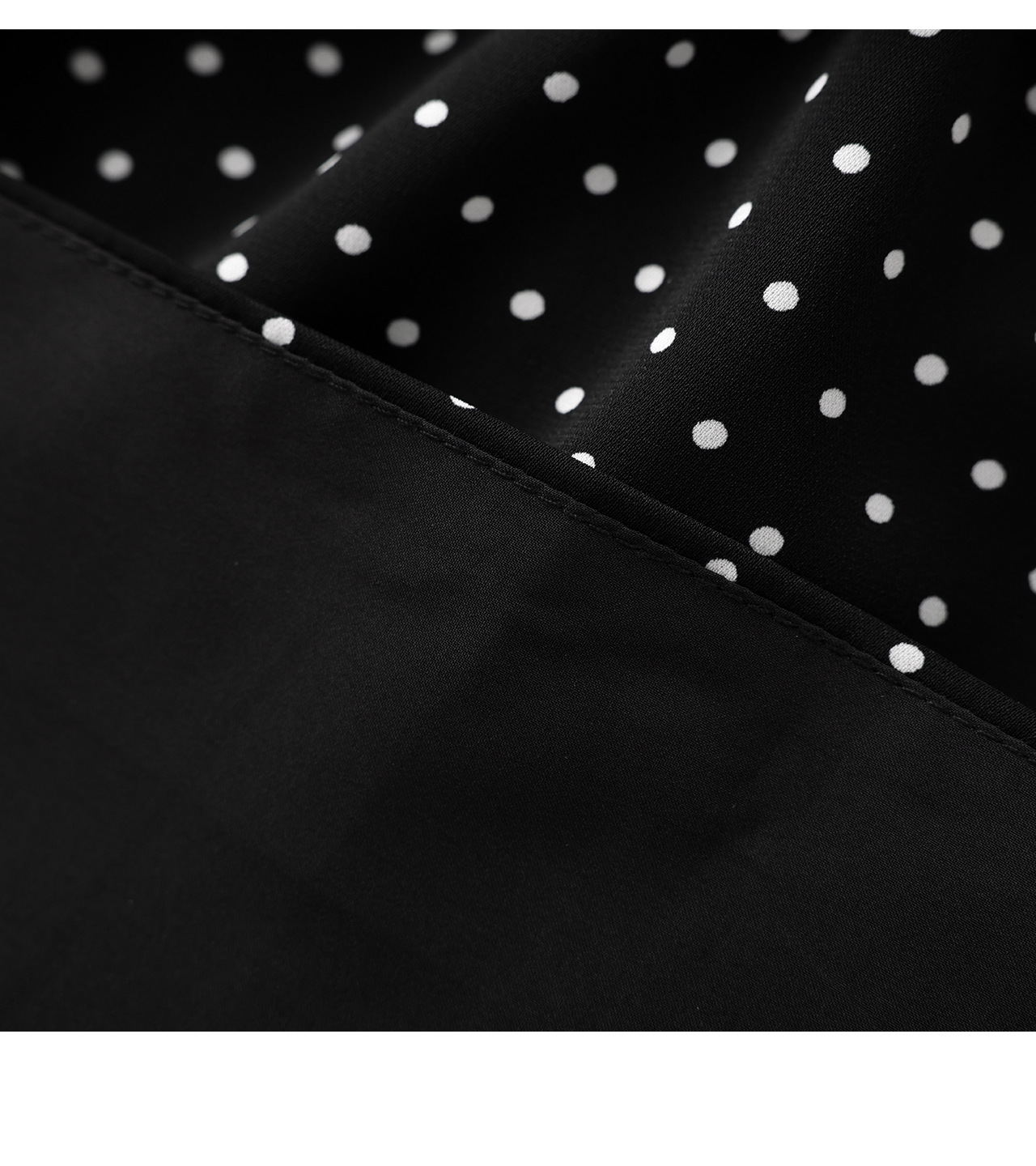 Váy ngắn satin chấm bi tay lỡ cổ vest thắt eo phong cách độc đáo — Điểm sóng Đen chi tiết 23