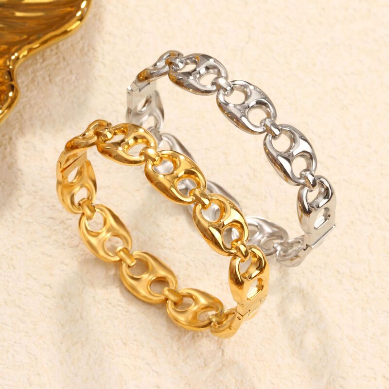 New European and American fashion cross-border geometric bracelet European and American design sense pig nose bracelet ins tide vacuum plating 18k
