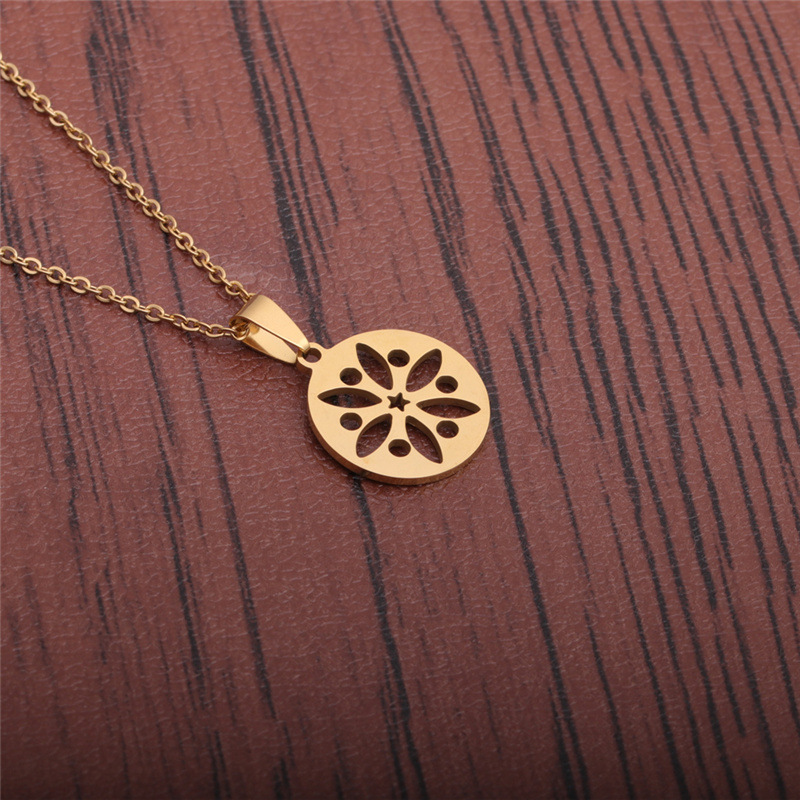 Simple Heart Zircon Pendant Necklace display picture 10