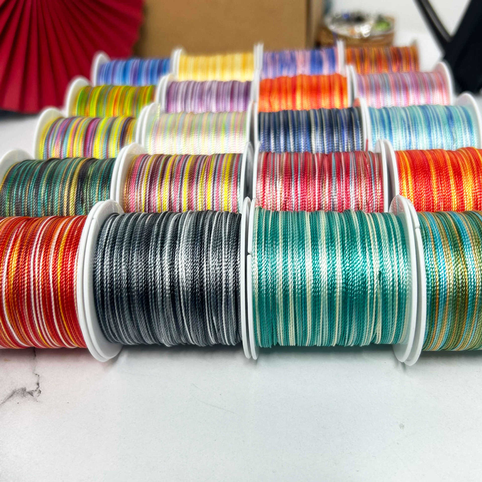 Nuevo 9 hebras de 0,5 mm línea de tejido pulsera collar di di dragón cuerda de mano cuerda de color gradiente cuerda de hilo de texto