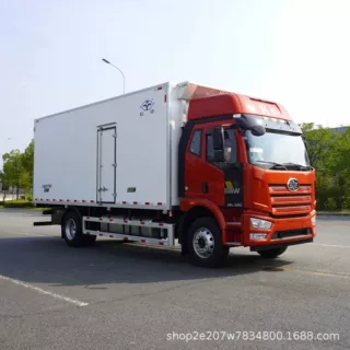 6.8米解放J6L白条肉挂车 生鲜瓜果蔬菜冷链运输车 冷冻食品冷冻车
