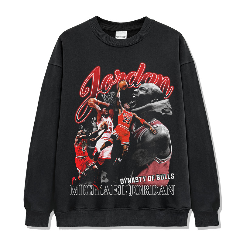 Sudadera negra con cuello redondo