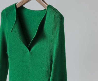 MZOMXL優しい風の上着春秋の新型の優雅な百合の怠惰な風のデザイン感のシンプルなニットの女性の上着