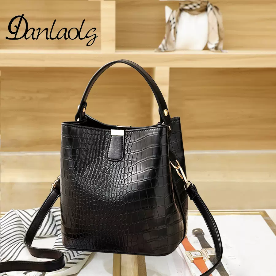 金狄皮具2025新款女包时尚休闲水桶包单肩包一件代发包包女bags
