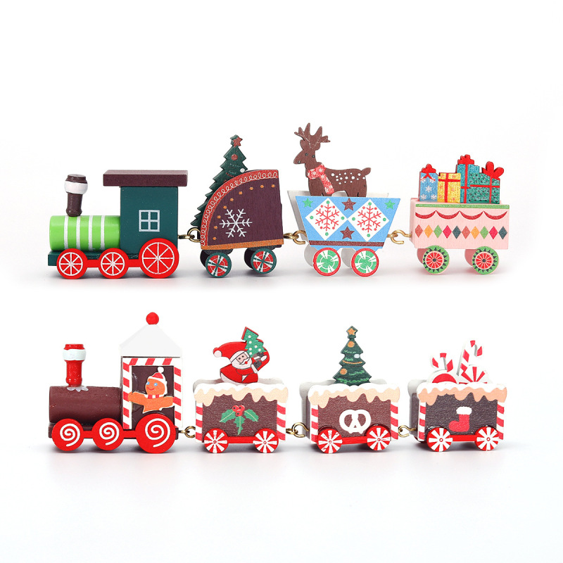 クリスマス木製の小さな列車がクリスマスの子供のプレゼントを飾る|undefined