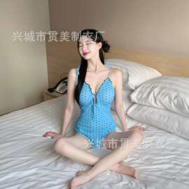 新款波点连体泳衣女可爱少女飞边性感深V聚拢绑带显瘦吊带bikini
