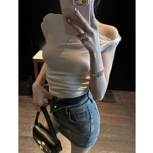 Pure Desire Asymmetrical Sloping Shoulder Short-Sleeve T-shirt for Women, Summer Tight Bodysuit, Flirty Tea Ceremony Style, One-Shoulder Top