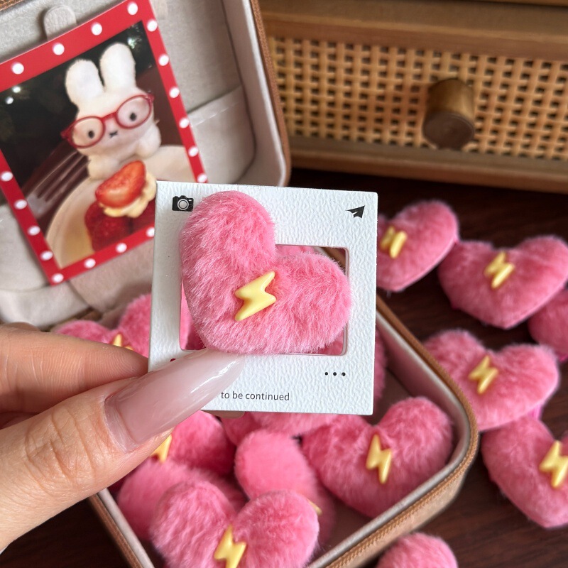 Wang Sulong Ten Thousand Volts Merchandise Luo Manchester Pink Heart Plush Hair Clip Sweet Girl Bangs Hair Clip