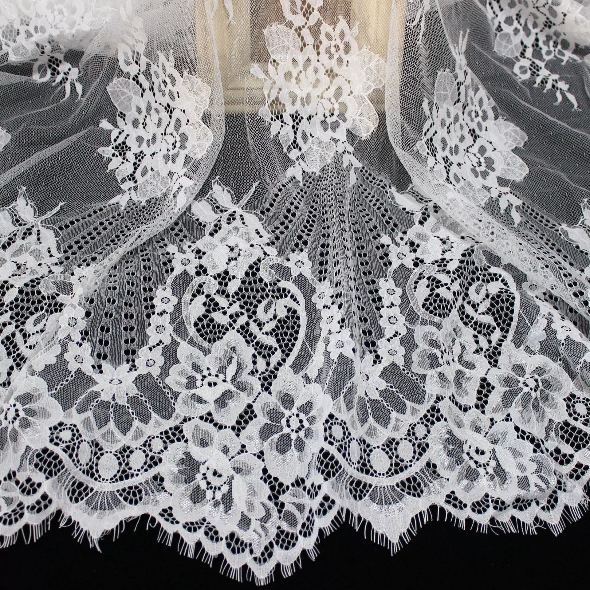 厂家直销轻奢高级感锦纶睫毛蕾丝面料柔软亲肤婚纱头纱服装辅料