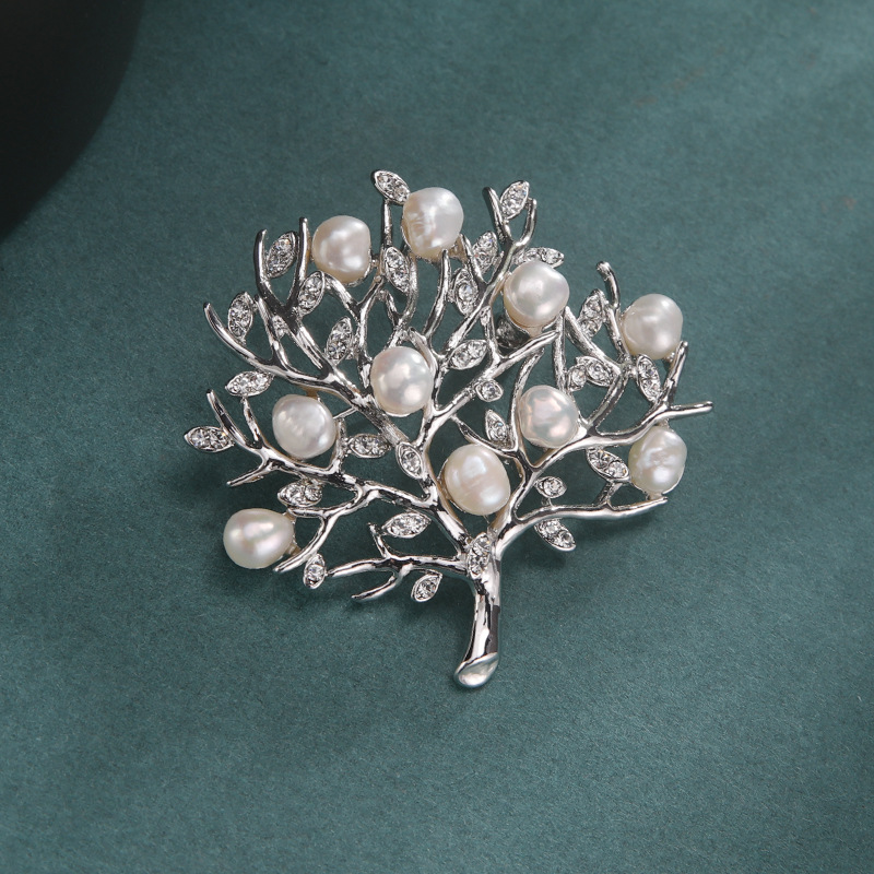 Organic retro brooch pearl