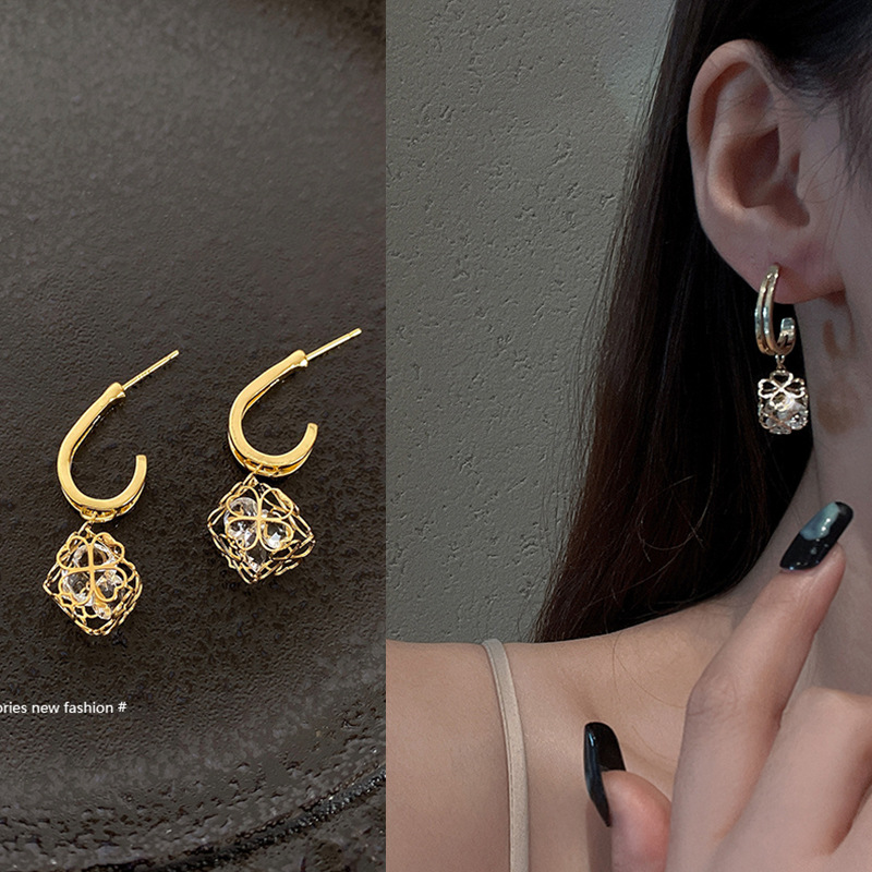 Design geometric square elegant earrings with zircon