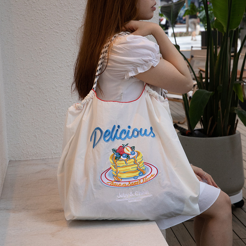 Bolso bordado de nicho, bolso de hombro, bolso pequeño, bolso de matrícula, bolso de compras bordado de nicho, bolso de viaje de almacenamiento al por mayor