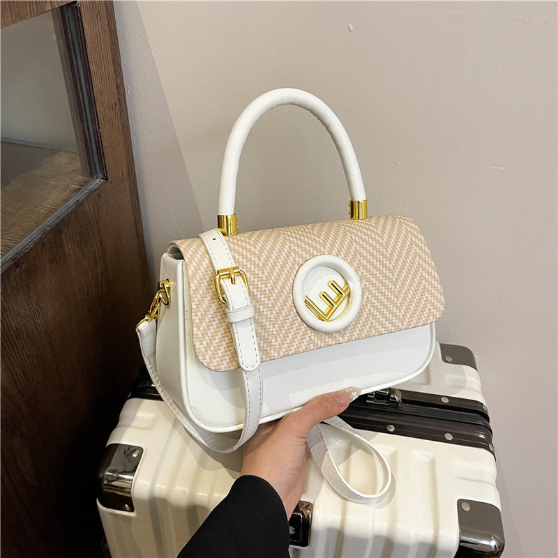 Bolso de caja de temperamento transfronterizo para mujer 2025 nuevo bolso cuadrado pequeño de sentido de alta gama de moda salvaje bolso de mensajero de un solo hombro