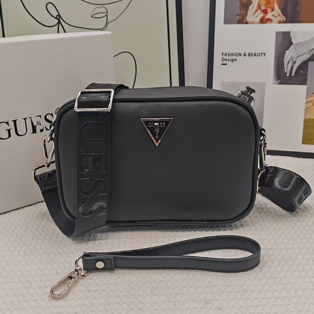 2025 New Foreign Trade Camera Bag, European and American Classic Retro Print Hand-Held Camera Bag, Versatile Small Square Bag with Print