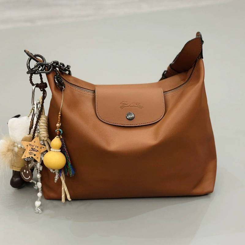 Capacious shoulder bag, handheld one-shoulder bag, genuine leather