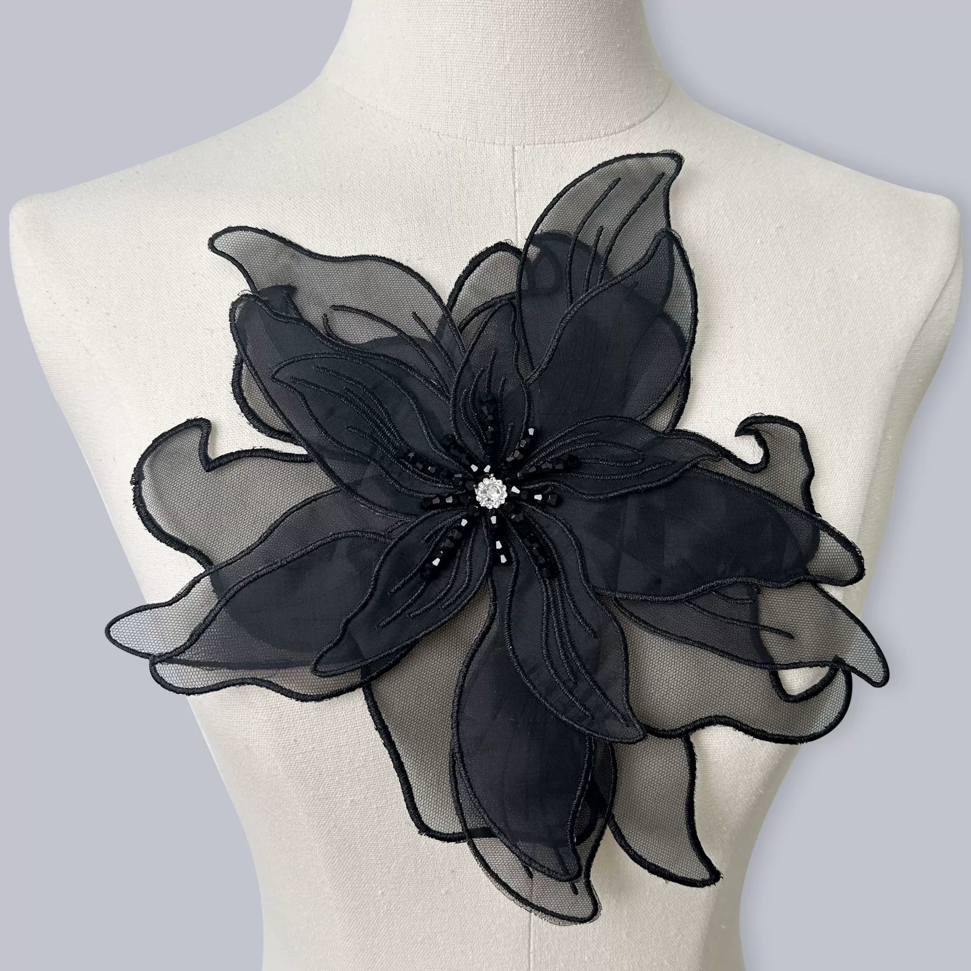 White pin, design dress, flowered, DIY