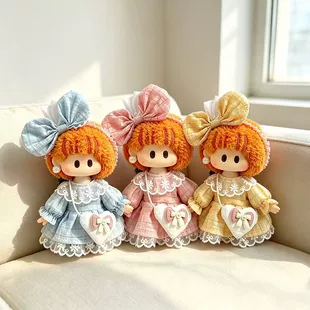 Платье для игрушки с розовыми кружевами и сумочкой-сердечком