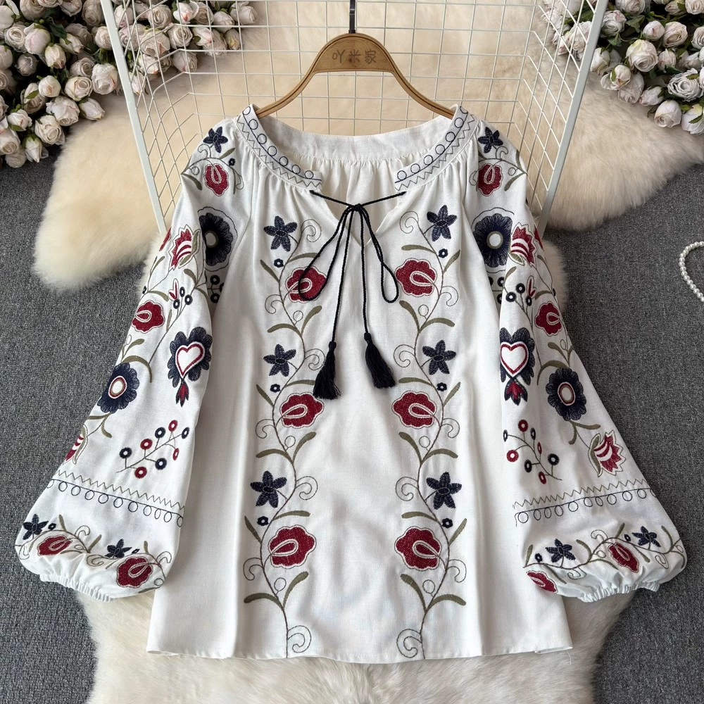 Ретро тяжелая вышивка топ женский весна и осень 2025 новый vi-образный свободный тонкий рукав фонарь
