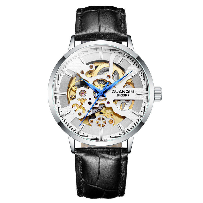 Cinturón negro de cara blanca de concha plateada